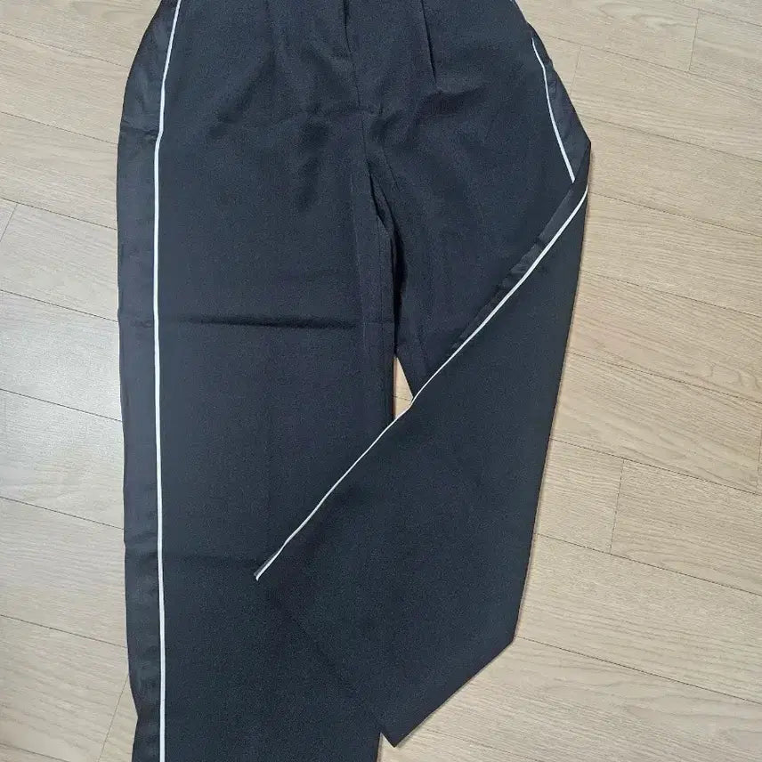 [SOLD OUT] 럭키슈에뜨 사이드라인 밴딩 슬렉스