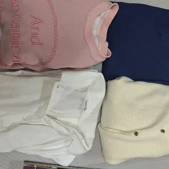[SOLD OUT] 여자상의4개