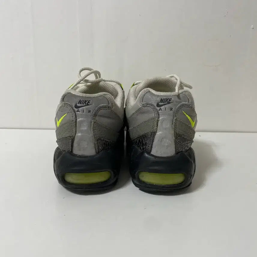 [SOLD OUT] 255 나이키 에어맥스95 OG 네온 운동화 정품
