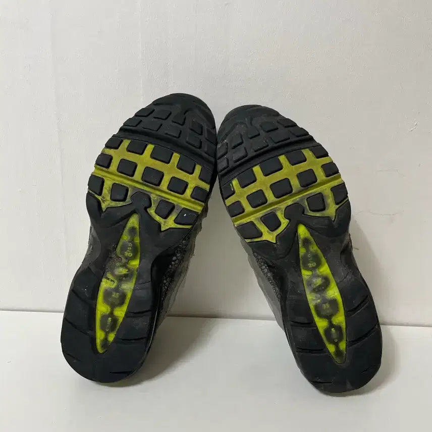 [SOLD OUT] 255 나이키 에어맥스95 OG 네온 운동화 정품