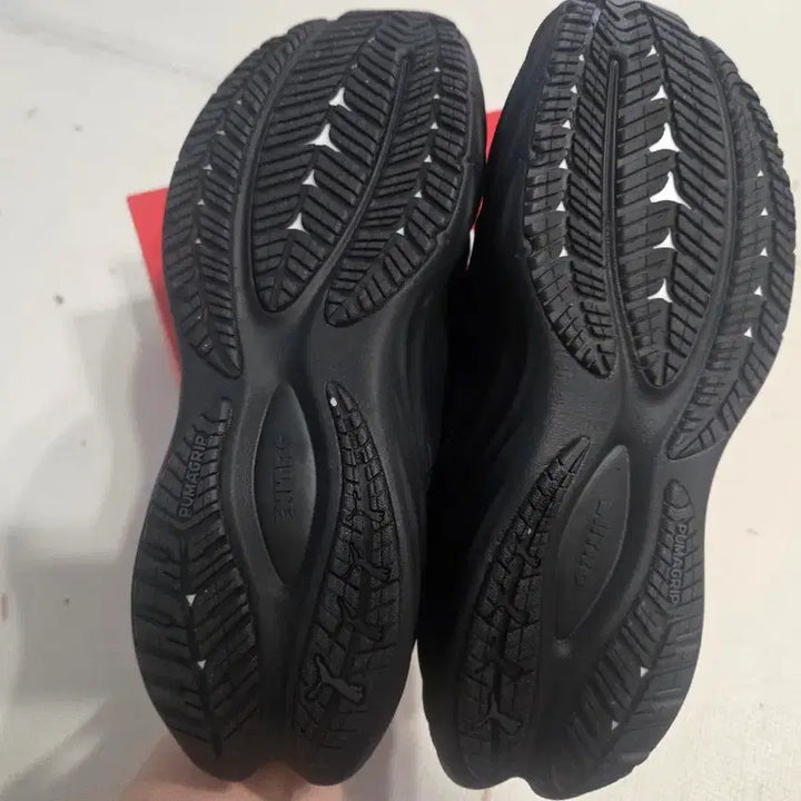 [SOLD OUT] 푸마러닝화 나이트로4 와이드블랙 새상품 250