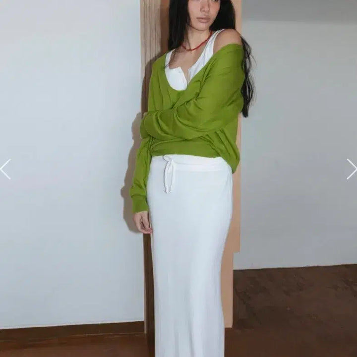[BUNJANG] Monoha Deep V-Neck Knit Sweater / 모노하 딥브이넥 니트