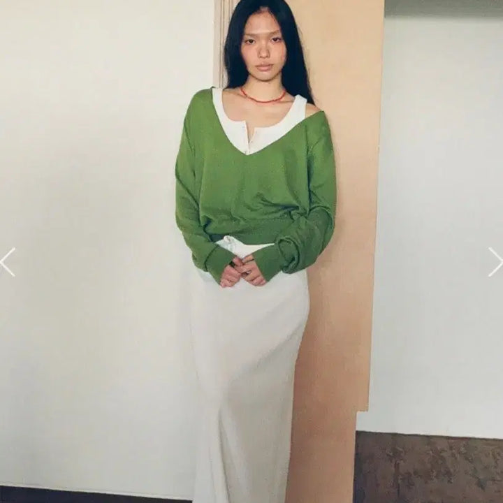 [BUNJANG] Monoha Deep V-Neck Knit Sweater / 모노하 딥브이넥 니트