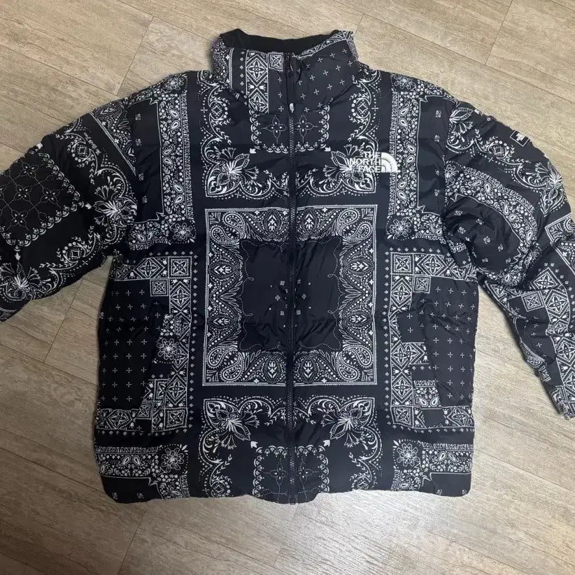 [BUNJANG] The North Face Paisley Pattern Padded Jacket Black / 노스페이스 페이즐리 패턴 패딩 블랙 팝니다