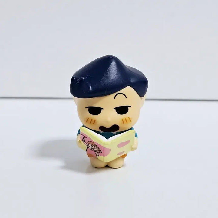 [SOLD OUT] 짱구는 못말려 철수 독서 가챠 피규어