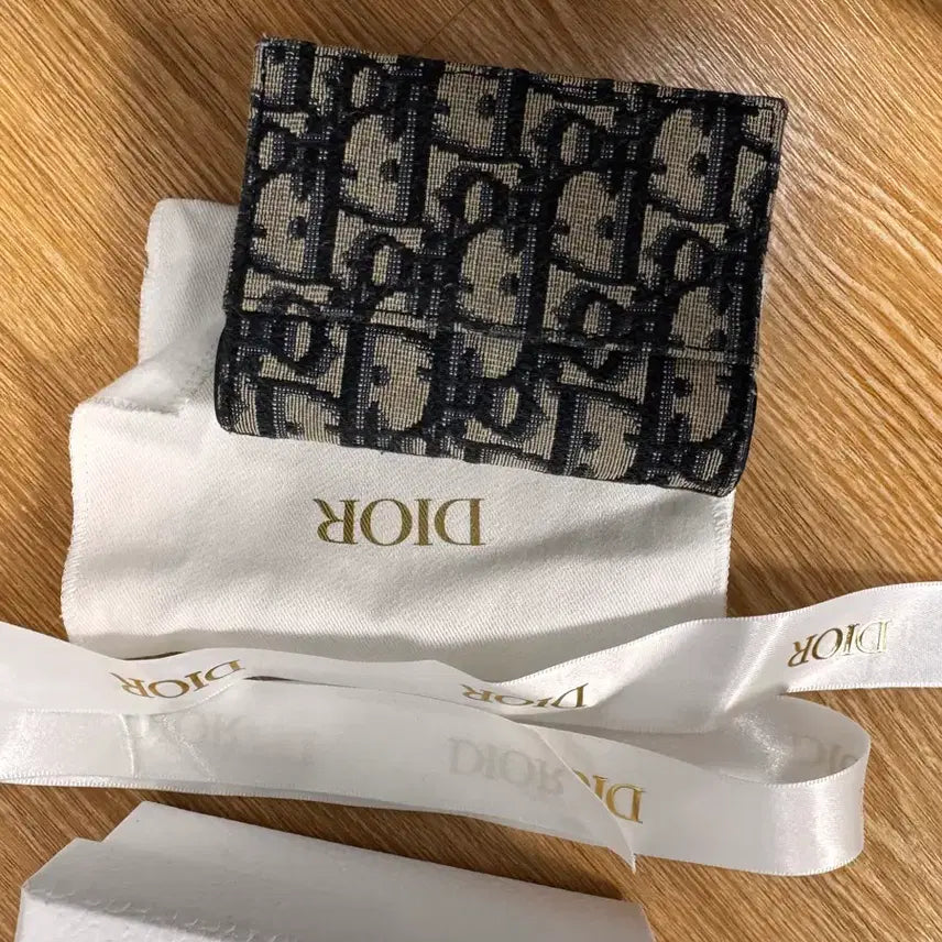 [SOLD OUT] 디올 오블리크 카드지갑 + 케이스 리본 포함