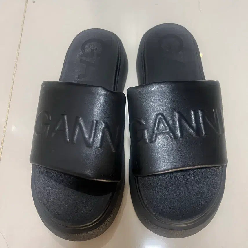 [BUNJANG] GANNI Black Platform Slippers / GANNI 블랙 플랫폼 슬리퍼 vegea슬라이드플랫폼