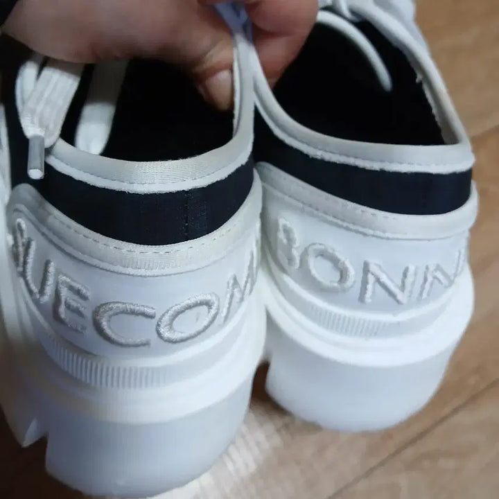 [SOLD OUT] 슈콤마보니 청키 스니커즈230