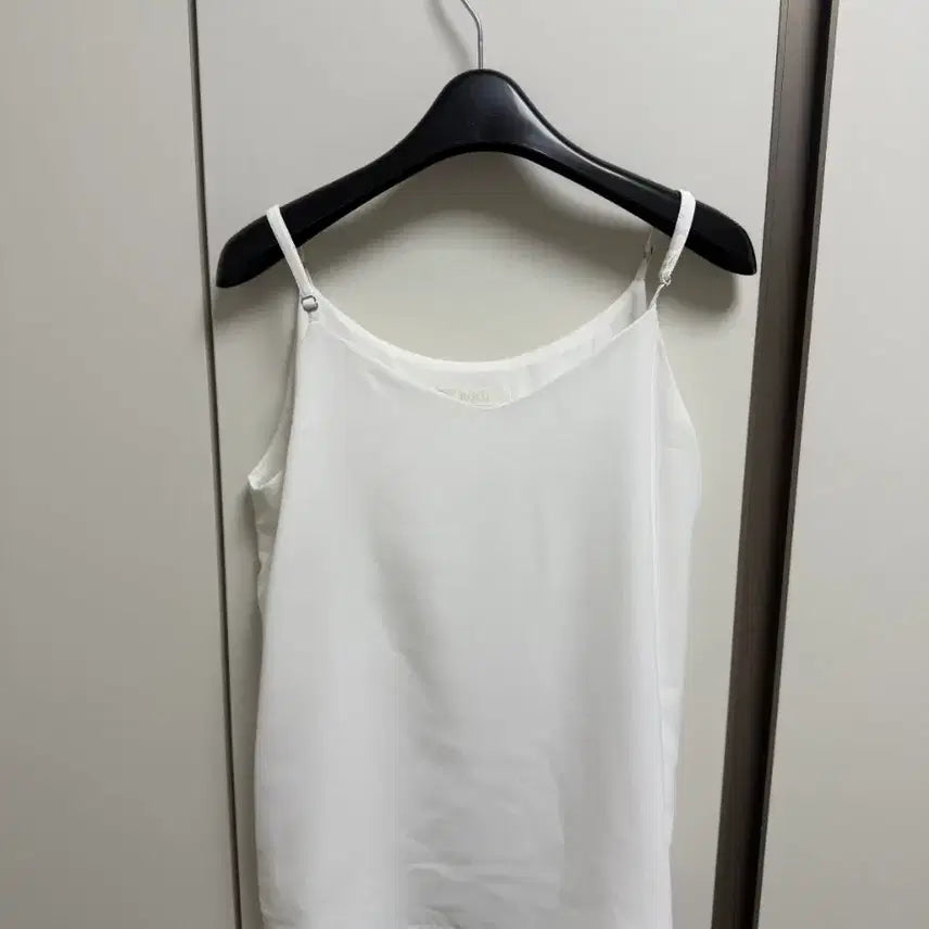 [SOLD OUT] [보관만한새제품] 정가 29,900원 로엠 우븐 길이조절 나시 정장 블라