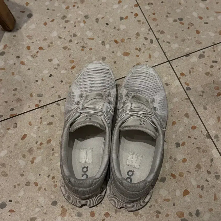 [BUNJANG] On Running Cloud 5 Shoes Size 280 / 온러닝 클라우드 5 280 사이즈