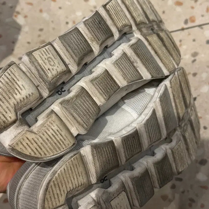 [BUNJANG] On Running Cloud 5 Shoes Size 280 / 온러닝 클라우드 5 280 사이즈