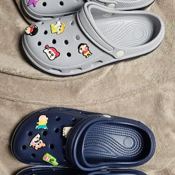 [BUNJANG] Crayon Shin-chan Jibbitz Slippers / 회색/네이비 짱구 지비츠 슬리퍼