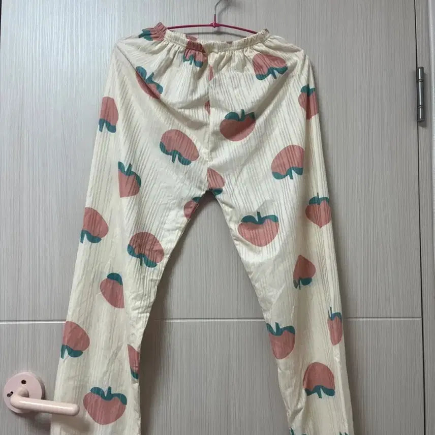 [BUNJANG] Strawberry Pattern Long Pajama Pants / 아이보리 딸기 패턴 긴바지 잠옷