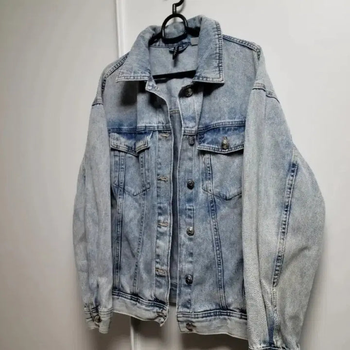 [BUNJANG] H&amp;M Oversized Denim Jacket (Light Wash) / H&amp;M 데님 청자켓 오버핏 (연청)