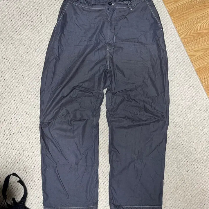 [BUNJANG] Universal Works Dark Grey Pants / 유니버셜웍스 다크그레이 바지