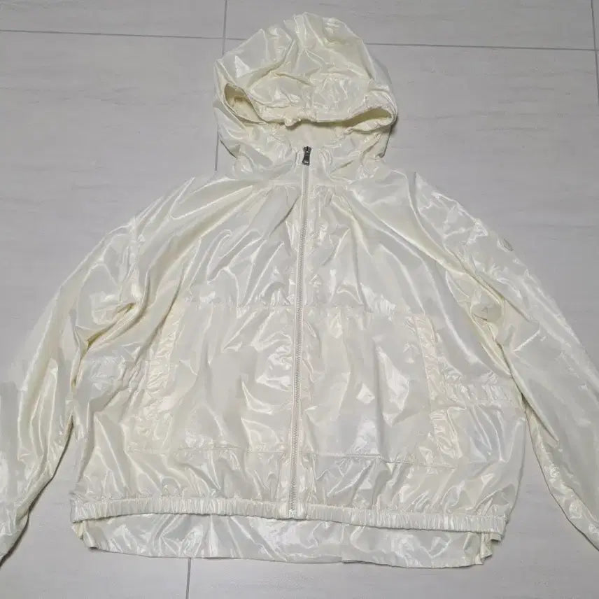 [SOLD OUT] 몽클레르 우르보나스 후드 자켓 화이트164 - 23SS
