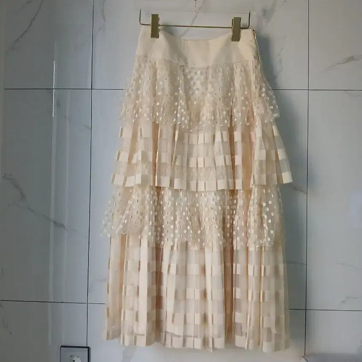 [SOLD OUT] 잇미샤 아이보리 캉캉 샤스커트(새것)