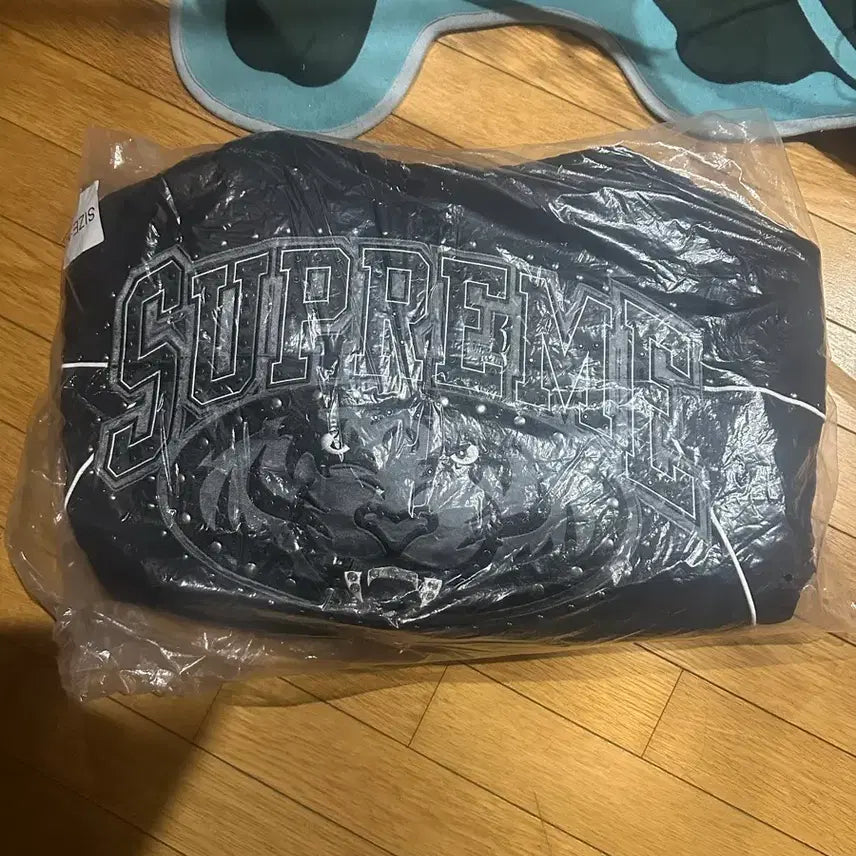 [BUNJANG] Supreme Studded Stadium Jacket Black / 슈프림 스터디드 스타디움 자켓 블랙