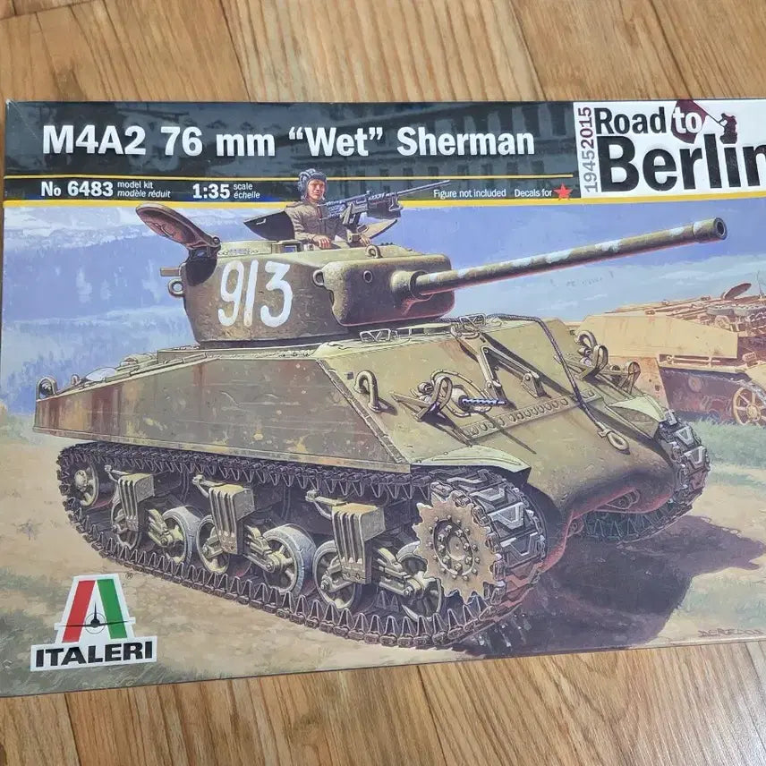 [BUNJANG] Italeri Sherman 1/35 Scale Military Tank Plastic Model Kit / 이탈레리 밀리터리 전차 웻셔먼 1/35 프라모델