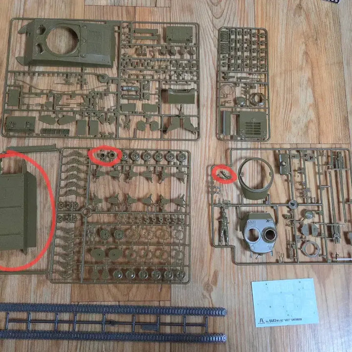 [BUNJANG] Italeri Sherman 1/35 Scale Military Tank Plastic Model Kit / 이탈레리 밀리터리 전차 웻셔먼 1/35 프라모델