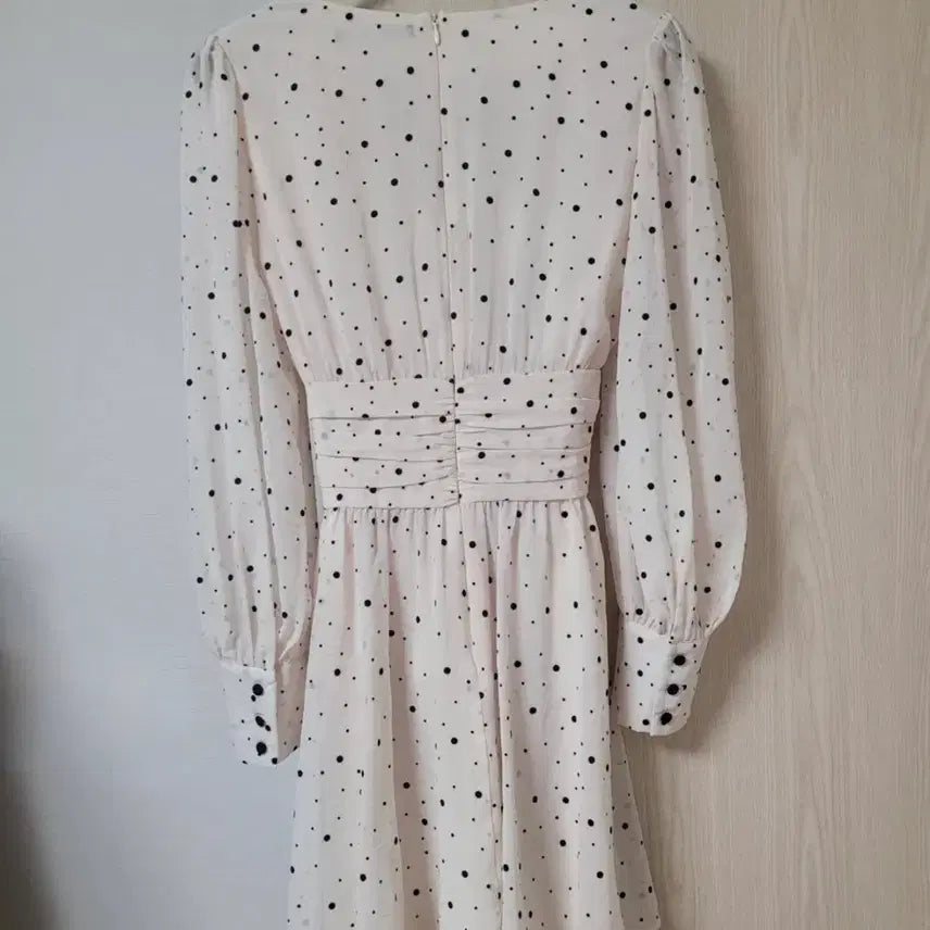 [BUNJANG] ZARA 도트 랩 셔링 벨트 원피스 / ZARA 도트 랩 셔링 브이넥 원피스