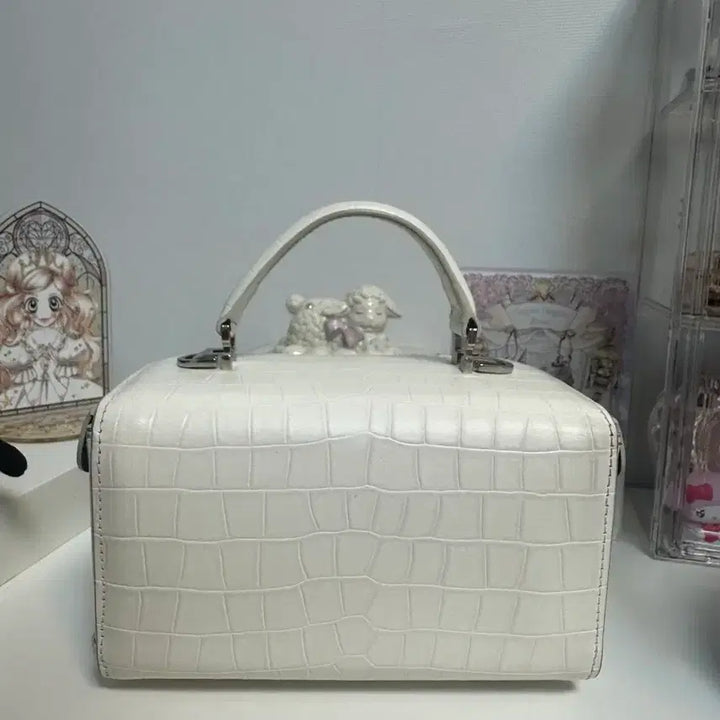 [BUNJANG] The Row Half Moon Ivory Croc Bag / 더로랑 하프문 아이보리