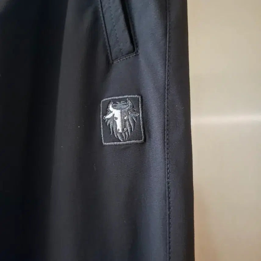 [SOLD OUT] 블랙 블랙 야크 바지 로고 패치