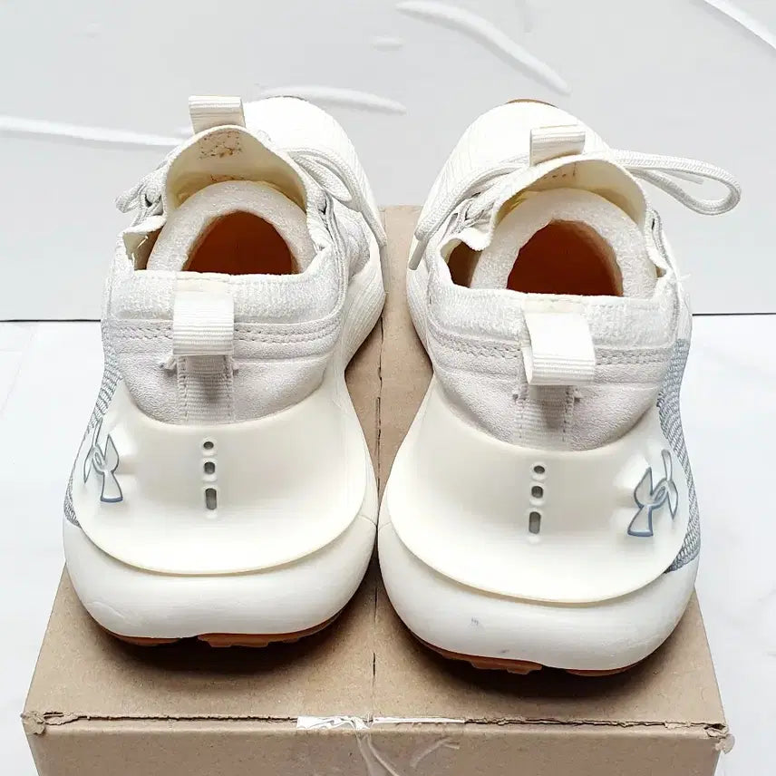 [SOLD OUT] [언더아머] 남성 UA HOVR 팬텀 3 러닝화 260