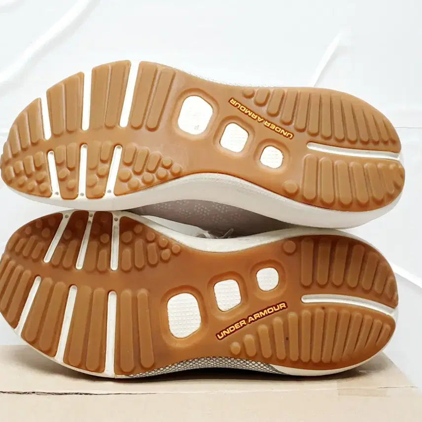 [SOLD OUT] [언더아머] 남성 UA HOVR 팬텀 3 러닝화 260