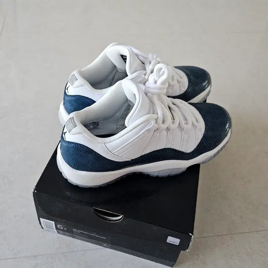 [BUNJANG] 에어조던 11 로우 뱀피gs 240mm / 에어조던 11 로우 뱀피gs 240mm