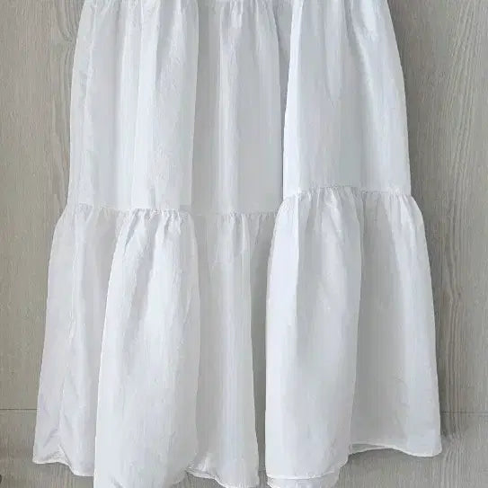 [BUNJANG] White Satin Ruffle Long Skirt / 화이트 스커트 샤틴 새상품