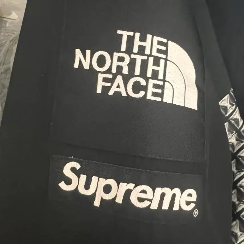 [SOLD OUT] 슈프림 X 노스페이스 21SS 스터드 마운틴 자켓