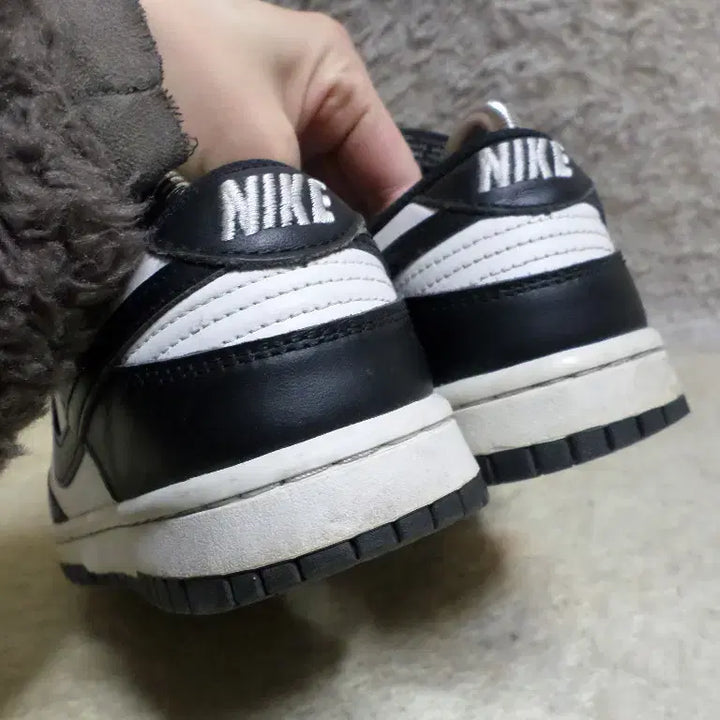 [BUNJANG] Nike Dunk Low Panda Sneakers - Used / 후루룩구제 240 나이키 덩크로우 범고래 운동화 중고 신발