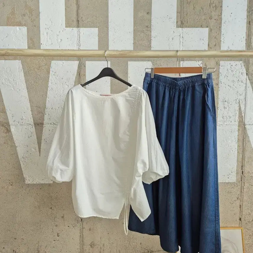 [SOLD OUT] 에잇세컨즈 셔링조절끈 블라우스