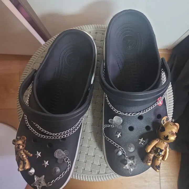 [BUNJANG] Crocs Crocband with Unique Jibbitz Size 10-12 / 크록스  유니크 지비츠 포함 10.12 사이즈