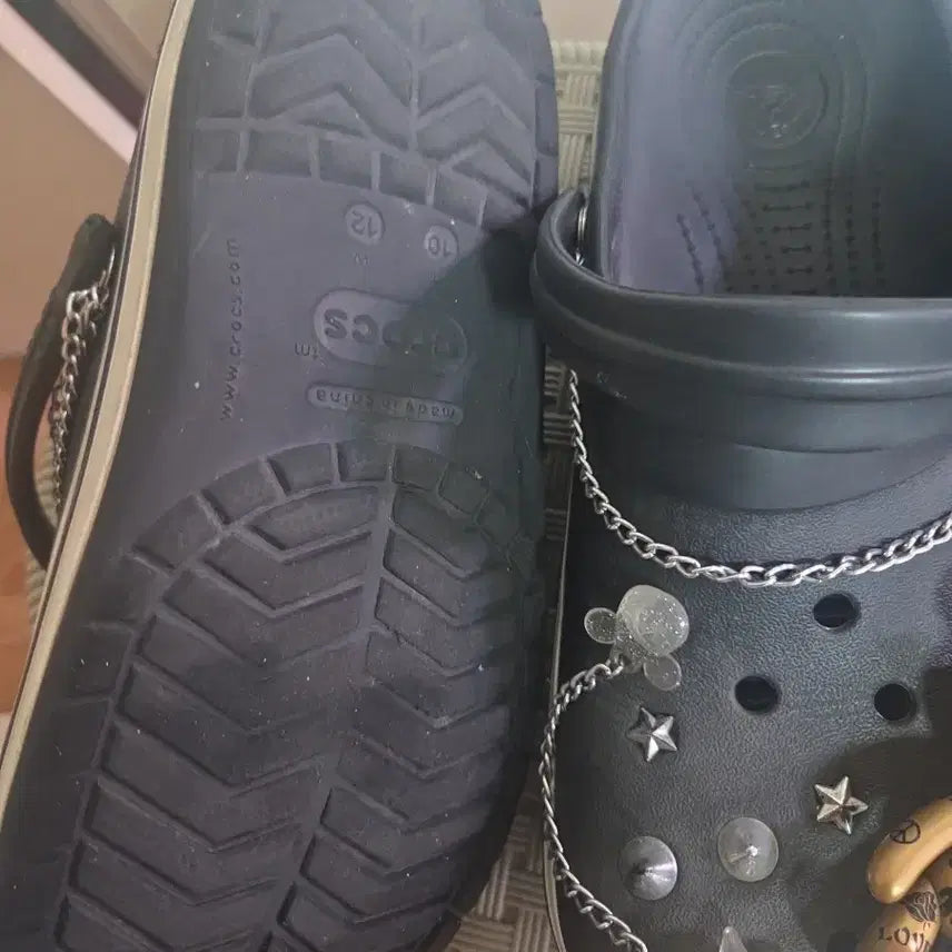 [BUNJANG] Crocs Crocband with Unique Jibbitz Size 10-12 / 크록스  유니크 지비츠 포함 10.12 사이즈