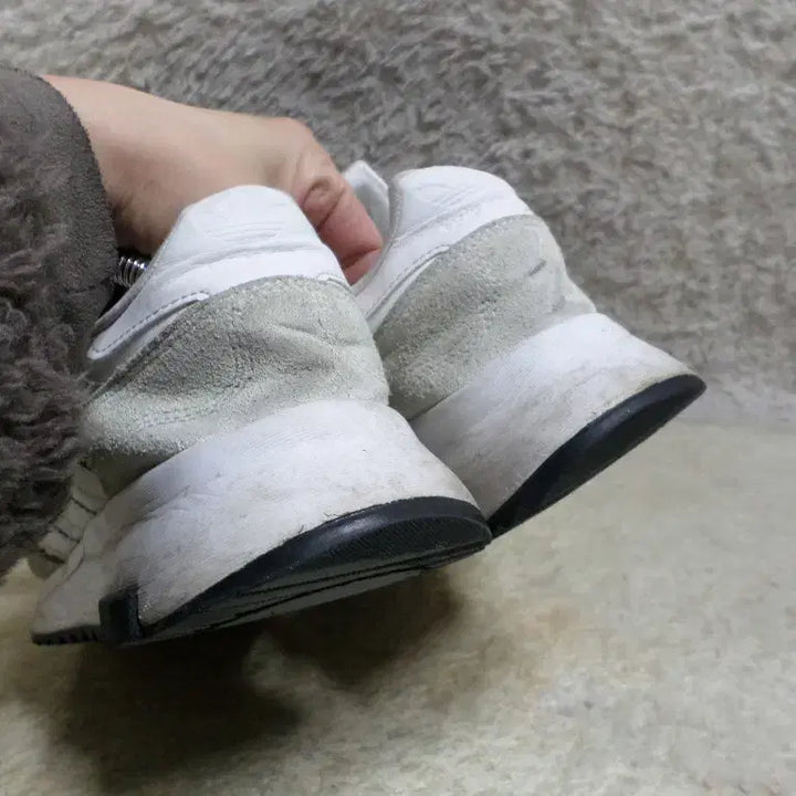 [BUNJANG] Adidas Retropy White Gray Sneakers / 후루룩구제 245 아디다스 레트로피 화이트 그레이 운동화 중고 신발