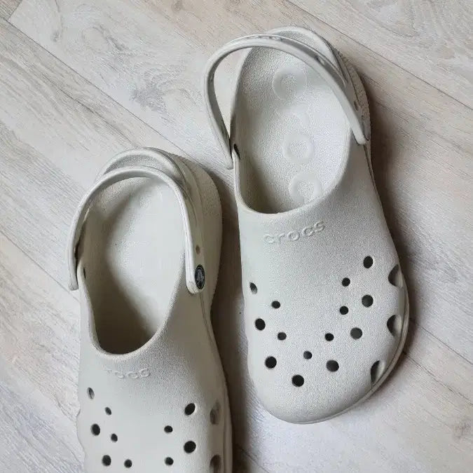 [SOLD OUT] 크록스 베이지색 클래식 클로그