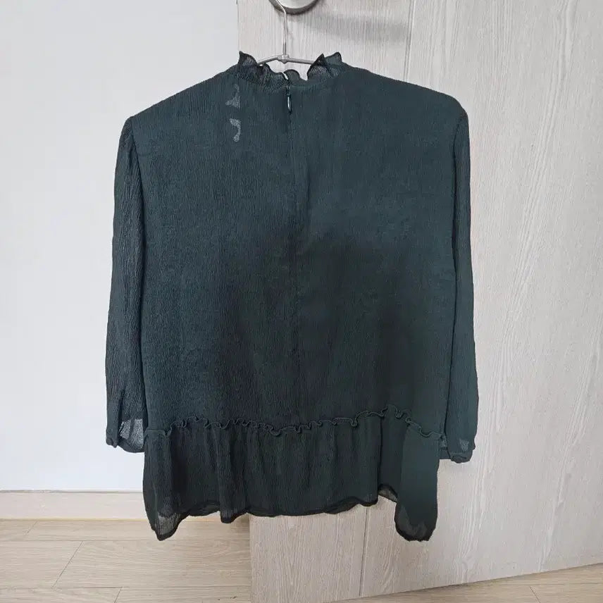 [BUNJANG] glyy Frill Neck Blouse Green / glyy 프릴넥 블라우스 그린 Free