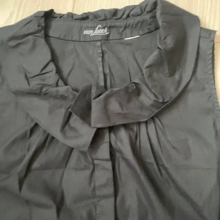 [BUNJANG] Banha.k Black Sleeveless Blouse / 반하크 블랙 민소매 블라우스 55