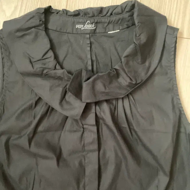[BUNJANG] Banha.k Black Sleeveless Blouse / 반하크 블랙 민소매 블라우스 55