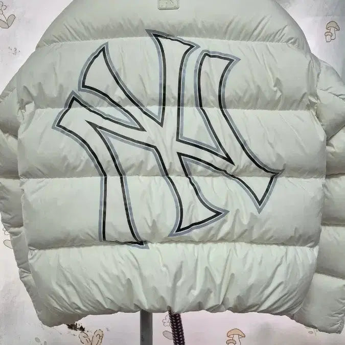 [SOLD OUT] MLB   메가 로고  푸퍼  양키즈  덕다운   숏 ~패딩