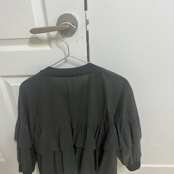 [SOLD OUT] 프릴 장식 카키 쟈켓