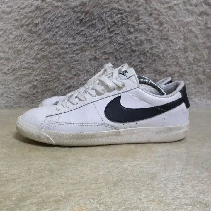 [BUNJANG] Nike Blazer Low White Sneakers / 후루룩구제 270 나이키 블레이저 로우 화이트 운동화 중고 신발