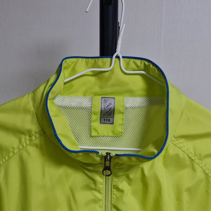 [BUNJANG] Eleanor Windbreaker Fluorescent Green 110 / 엘레니어 바람막이 형광 110
