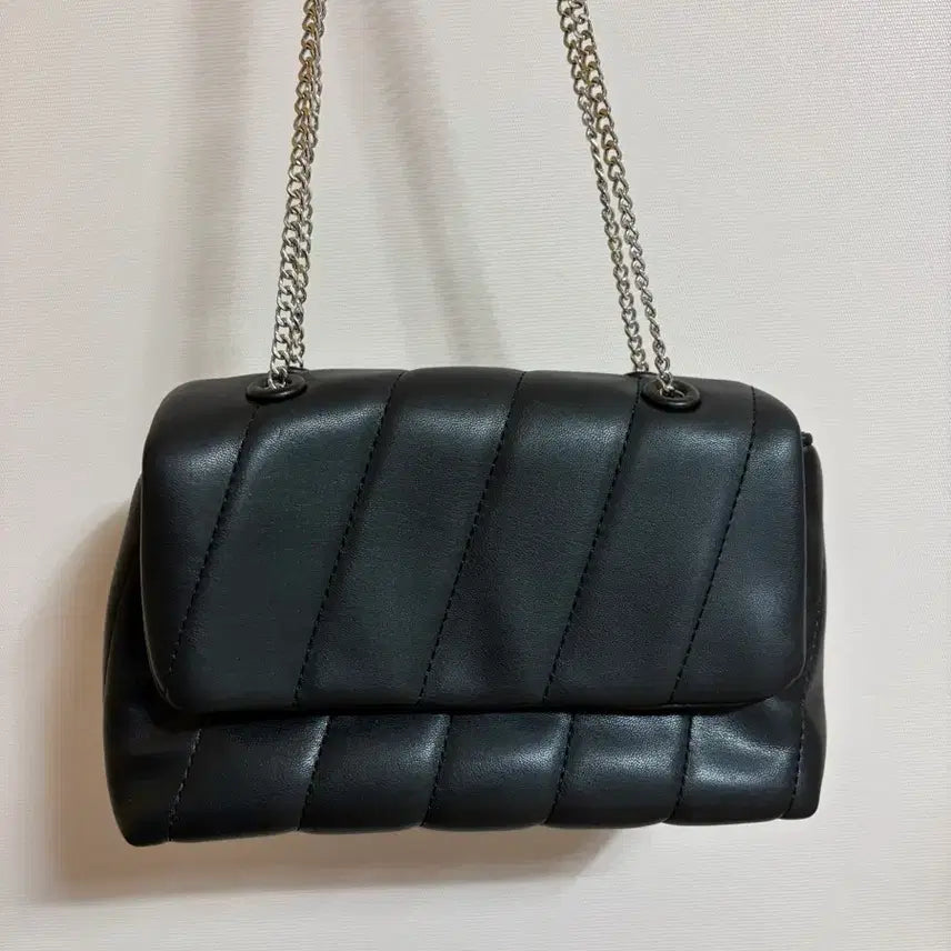 [SOLD OUT] 퀼팅 체인 숄더백 크로스백(거의새상품)