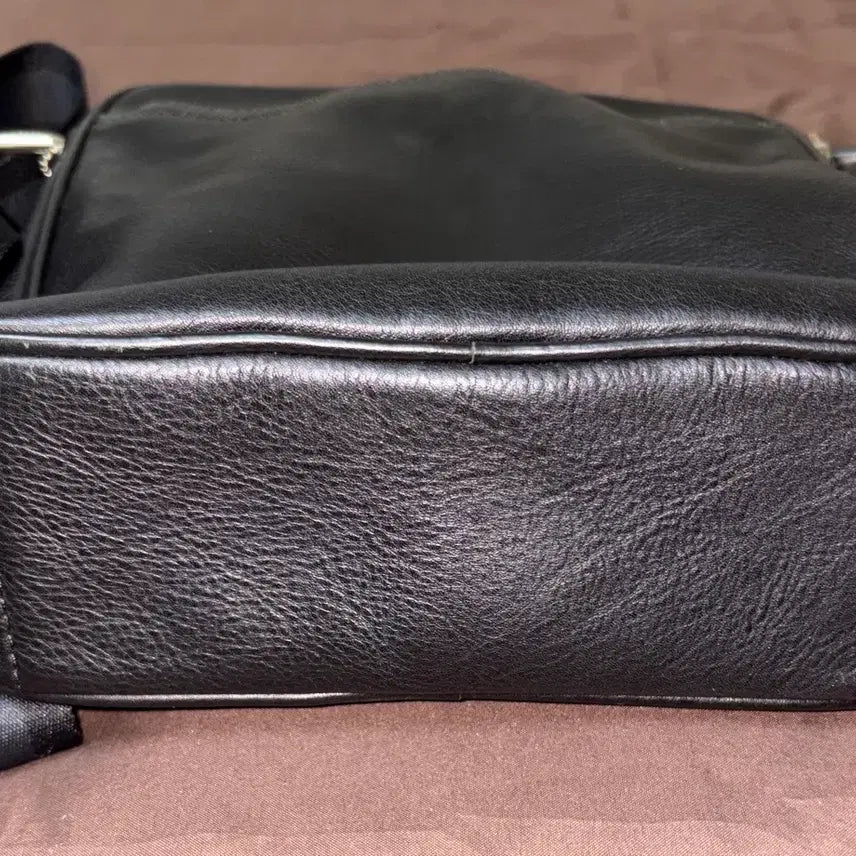 [BUNJANG] Leather Crossbody Bag (Unused) / 가죽 크로스백 미사용