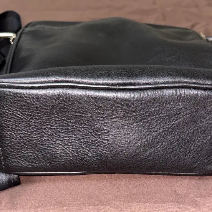 [BUNJANG] Leather Crossbody Bag (Unused) / 가죽 크로스백 미사용