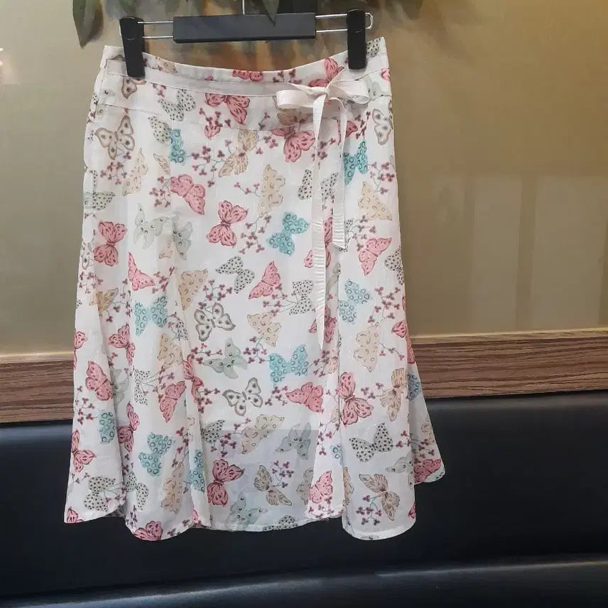 [SOLD OUT] 나비 패턴 랩 스커트