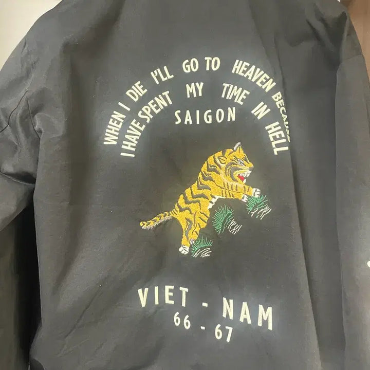 [BUNJANG] Outstanding Souvenir Jacket (M) / 아웃스탠딩 수베니어 자켓 M
